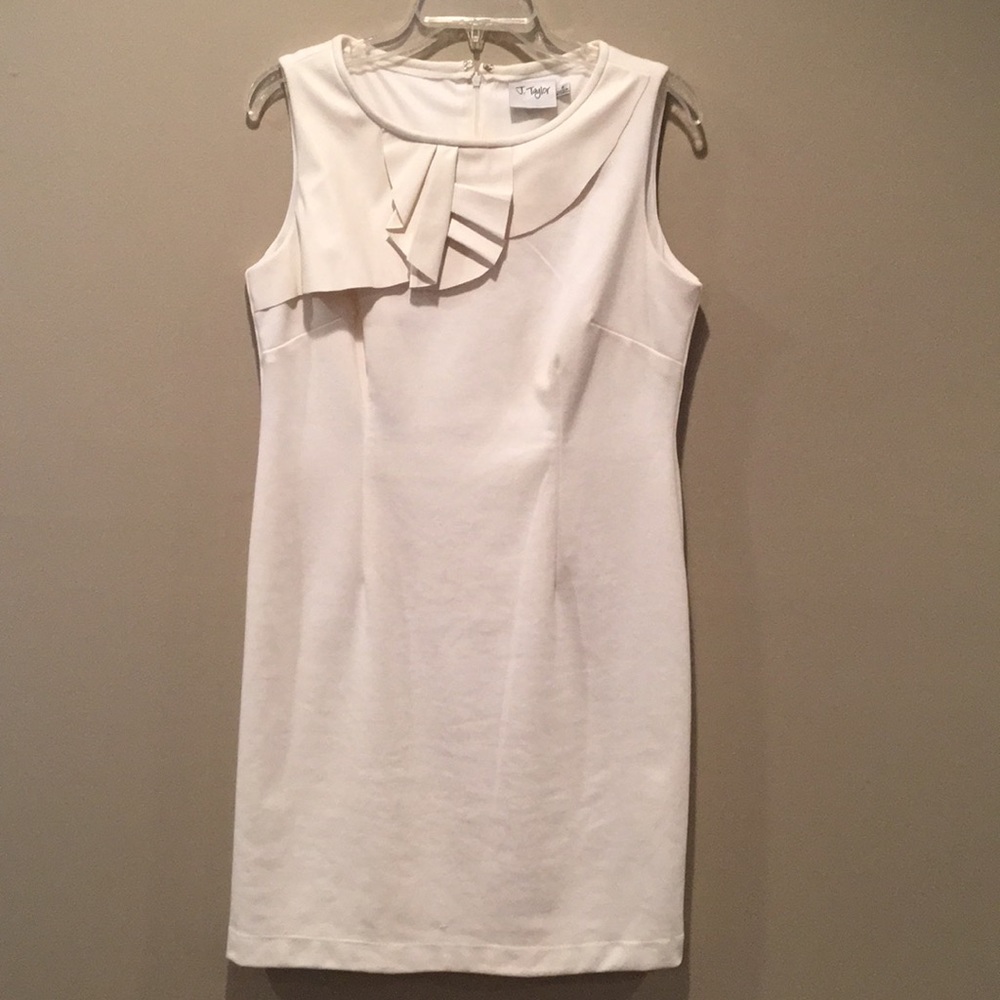 White sleeveless dress